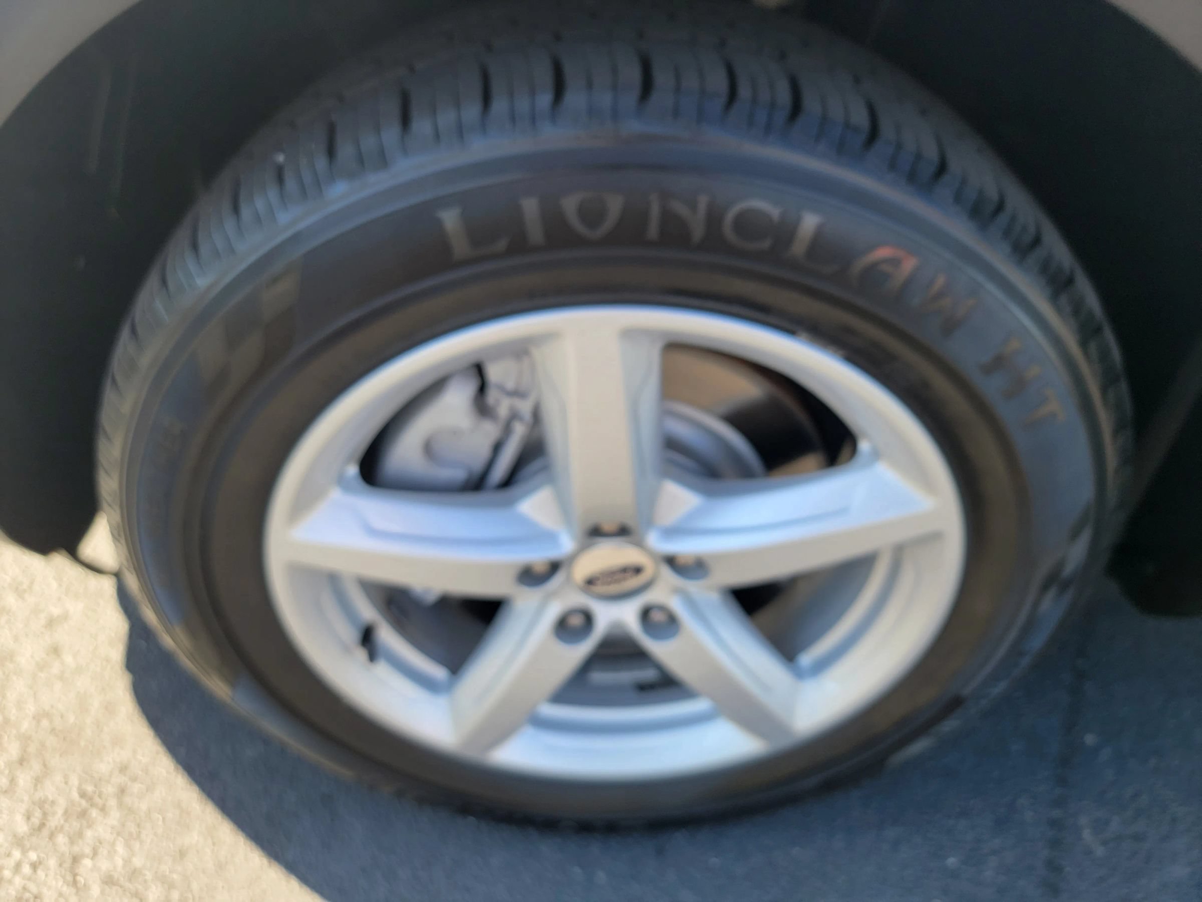 Used 2017 Ford Explorer XLT w/ Equipment Group 202A AWD/4WD image 9