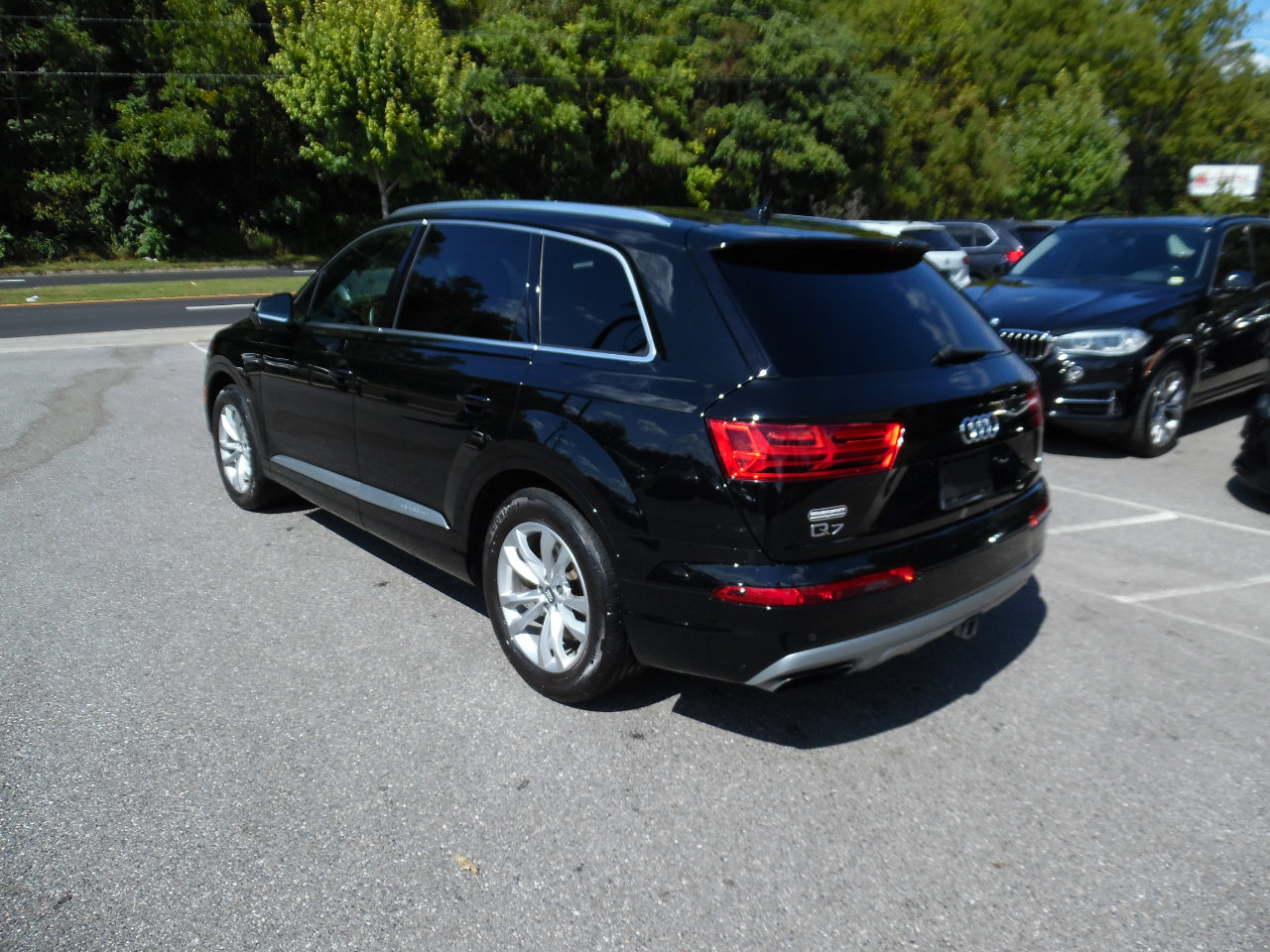 Used 2017 Audi Q7 3.0T Premium image 3