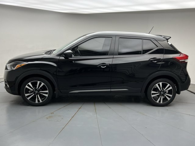 Used 2020 Nissan Kicks SR w/ SR Premium Package FWD image 2