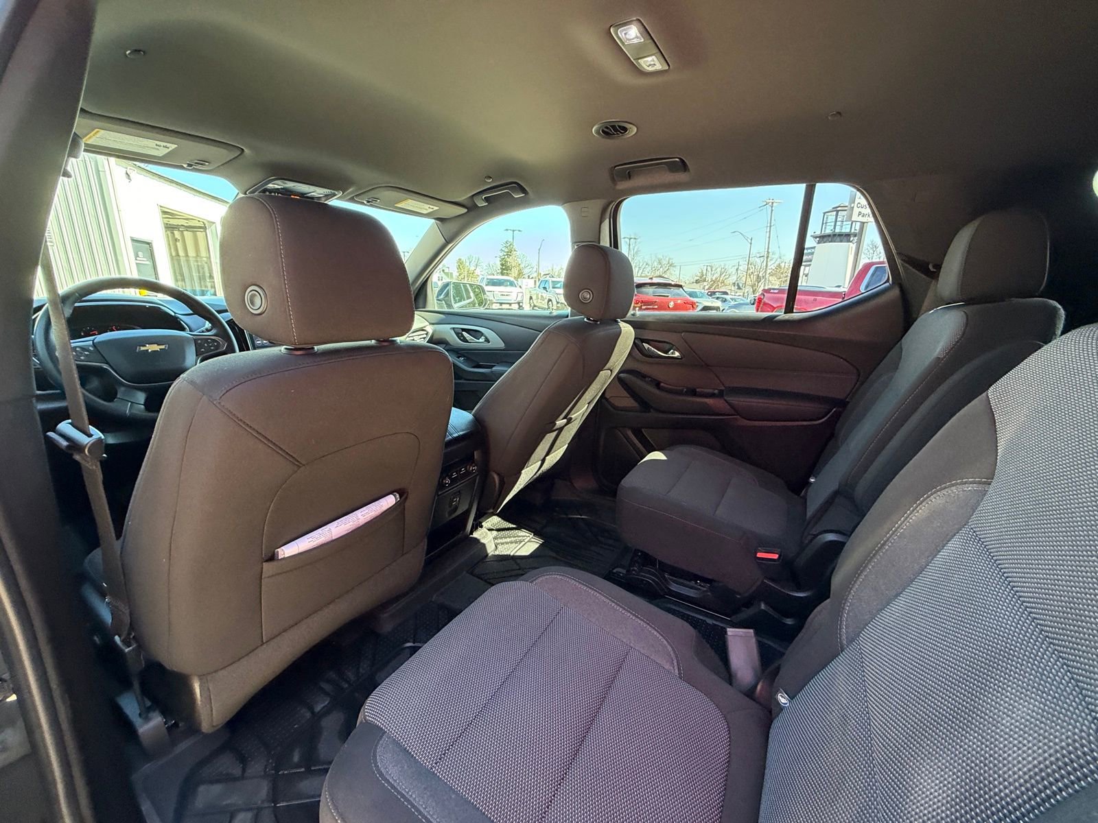 Used 2023 Chevrolet Traverse LT image 25