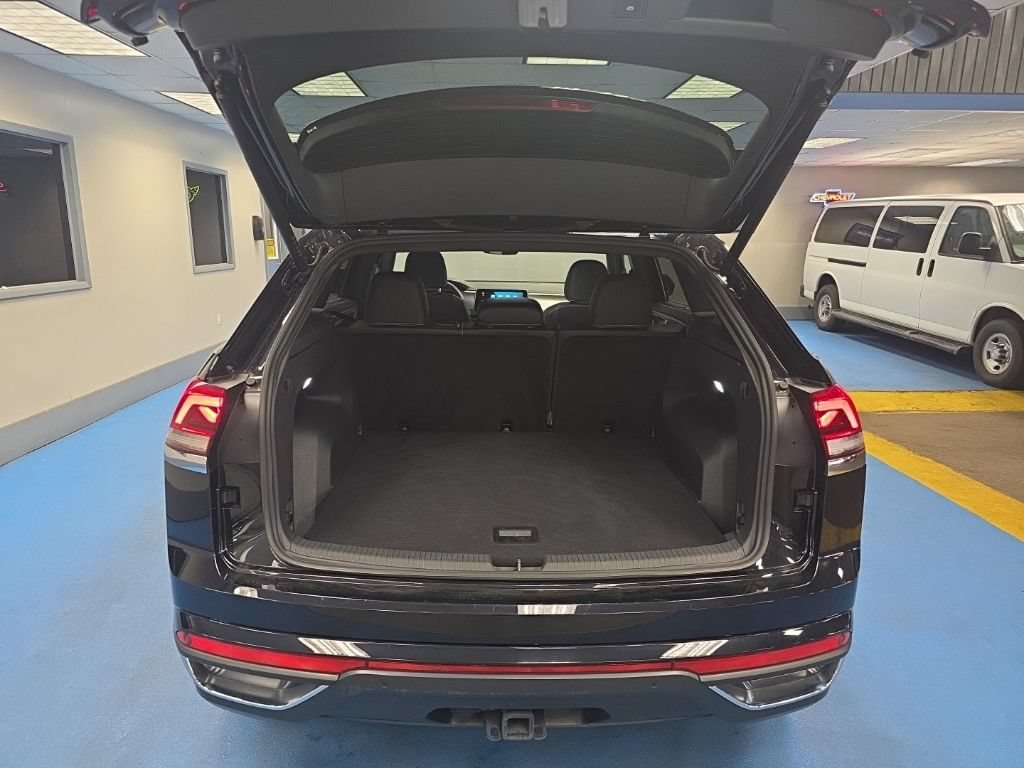 Used 2025 Volkswagen Atlas Cross Sport SE FWD image 8