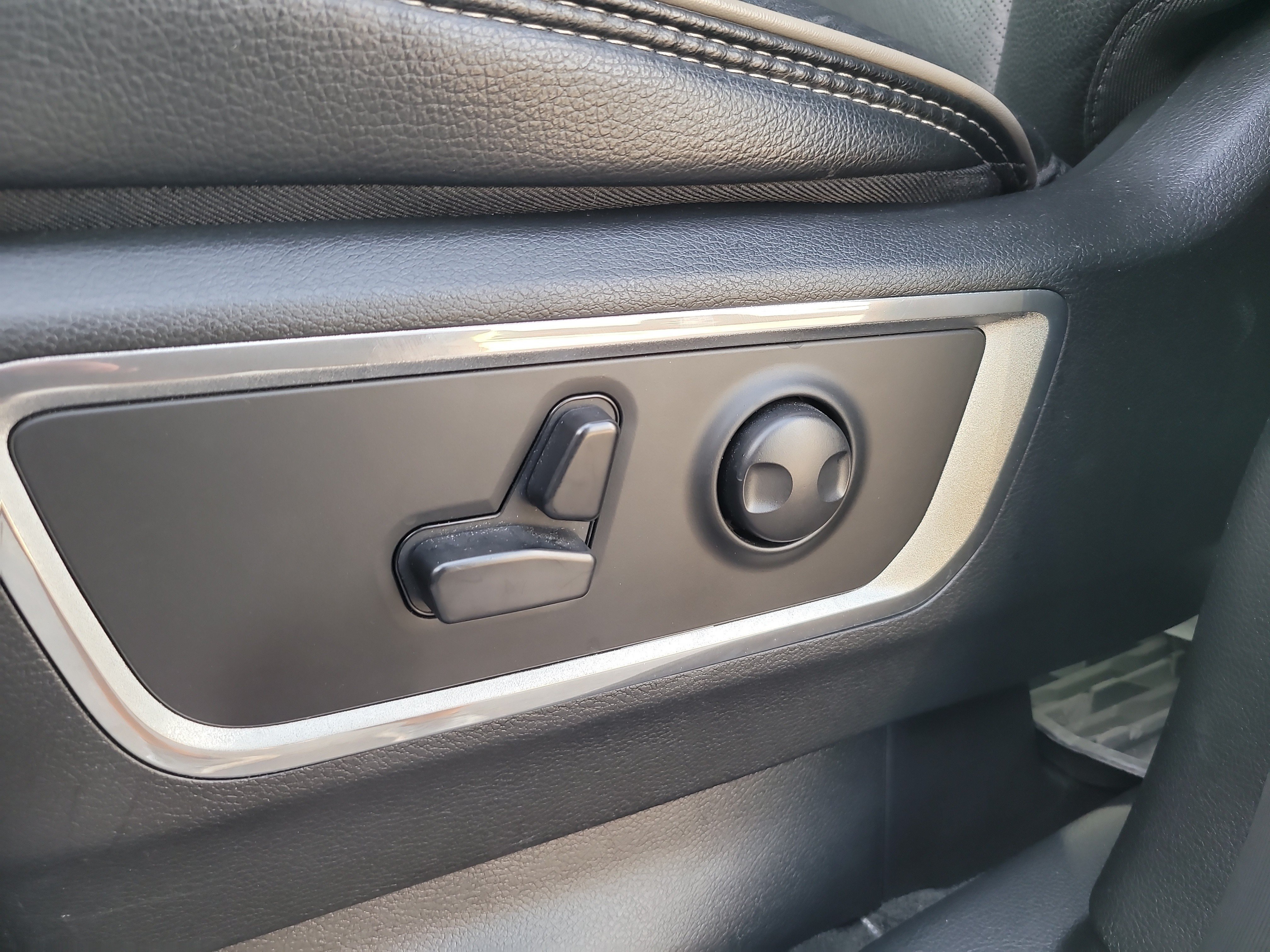 Used 2023 RAM 1500 Laramie AWD/4WD image 19