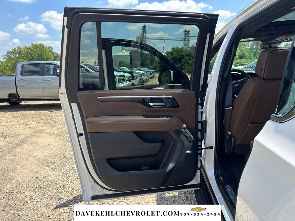 Used 2025 Chevrolet Suburban High Country w/ Sun And Tow Package AWD/4WD image 33