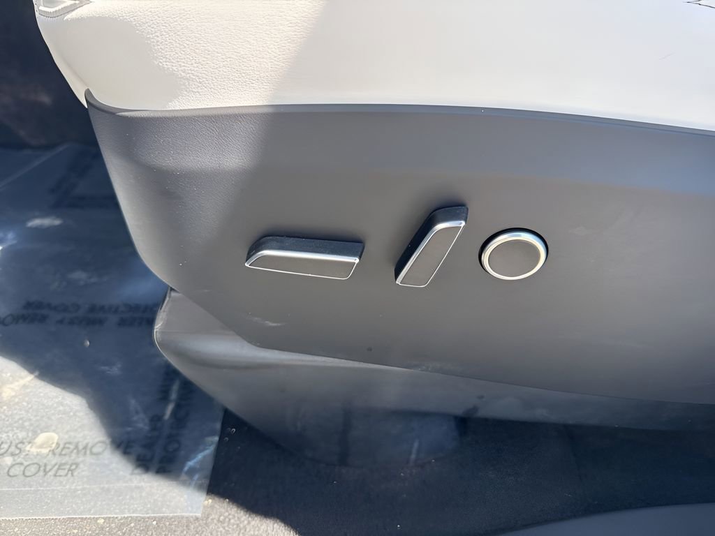 Used 2022 Tesla Model X image 10