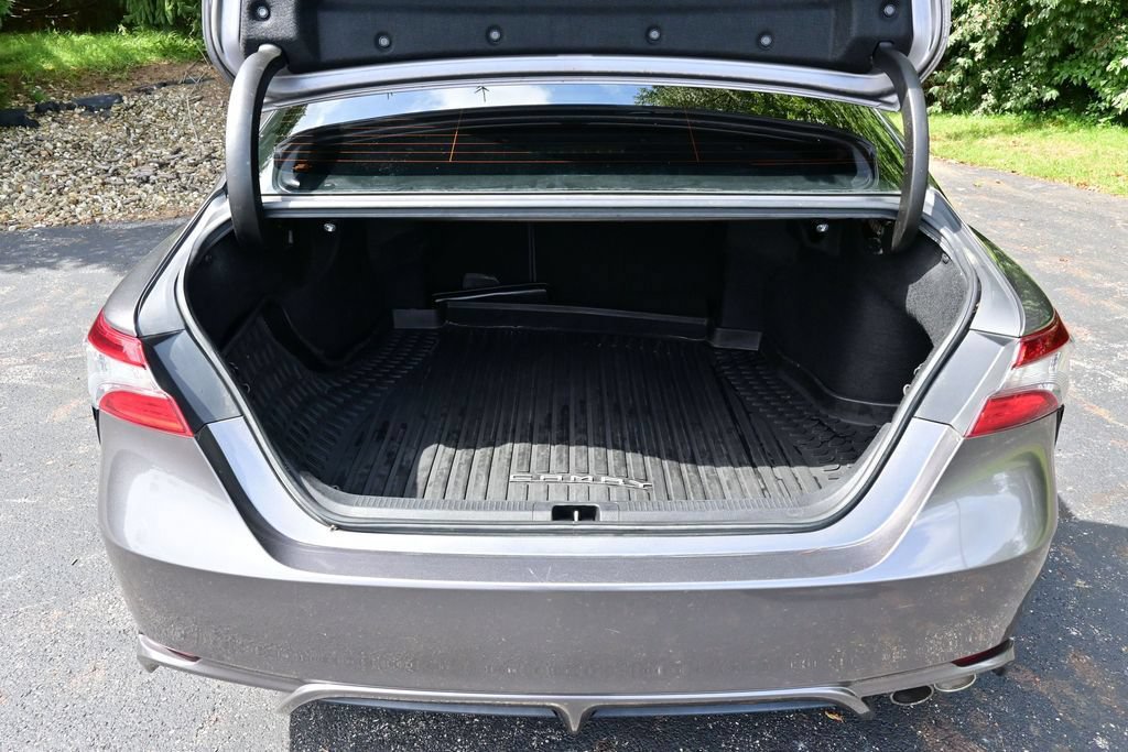 Used 2018 Toyota Camry SE w/ Moonroof Package FWD image 36