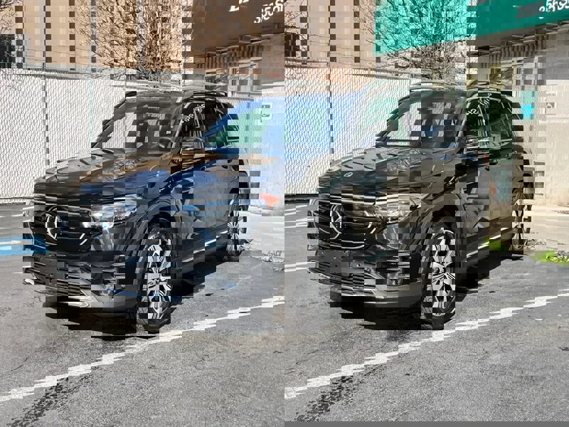 Used 2023 Mercedes-Benz EQB 300 4MATIC image 3