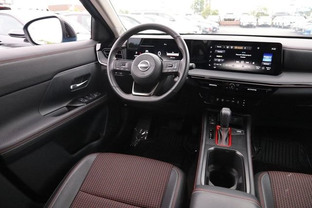 Certified 2025 Nissan Kicks SR FWD image 23