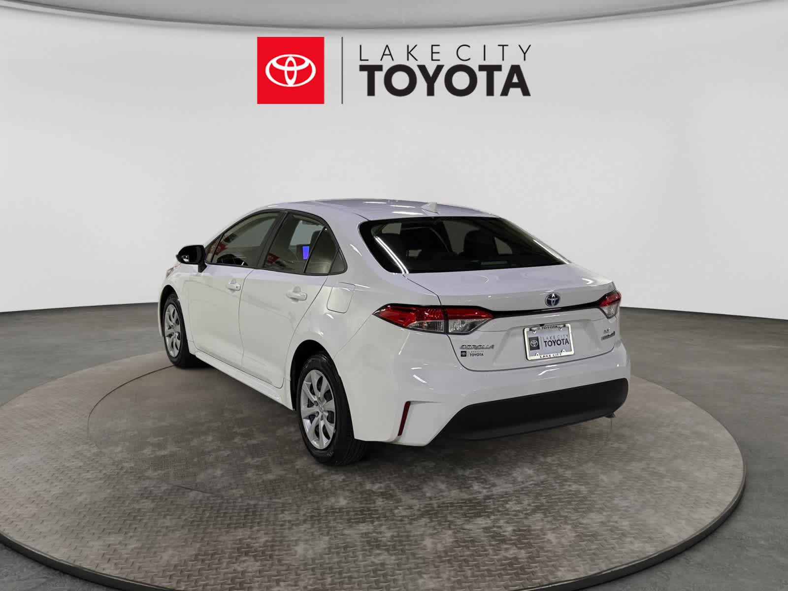 Used 2024 Toyota Corolla LE FWD image 5