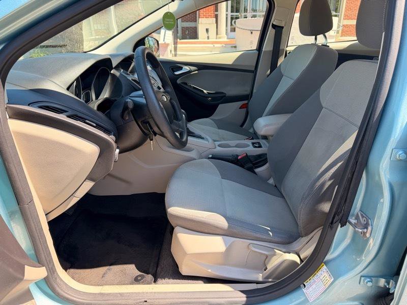 Used 2012 Ford Focus SE FWD image 12