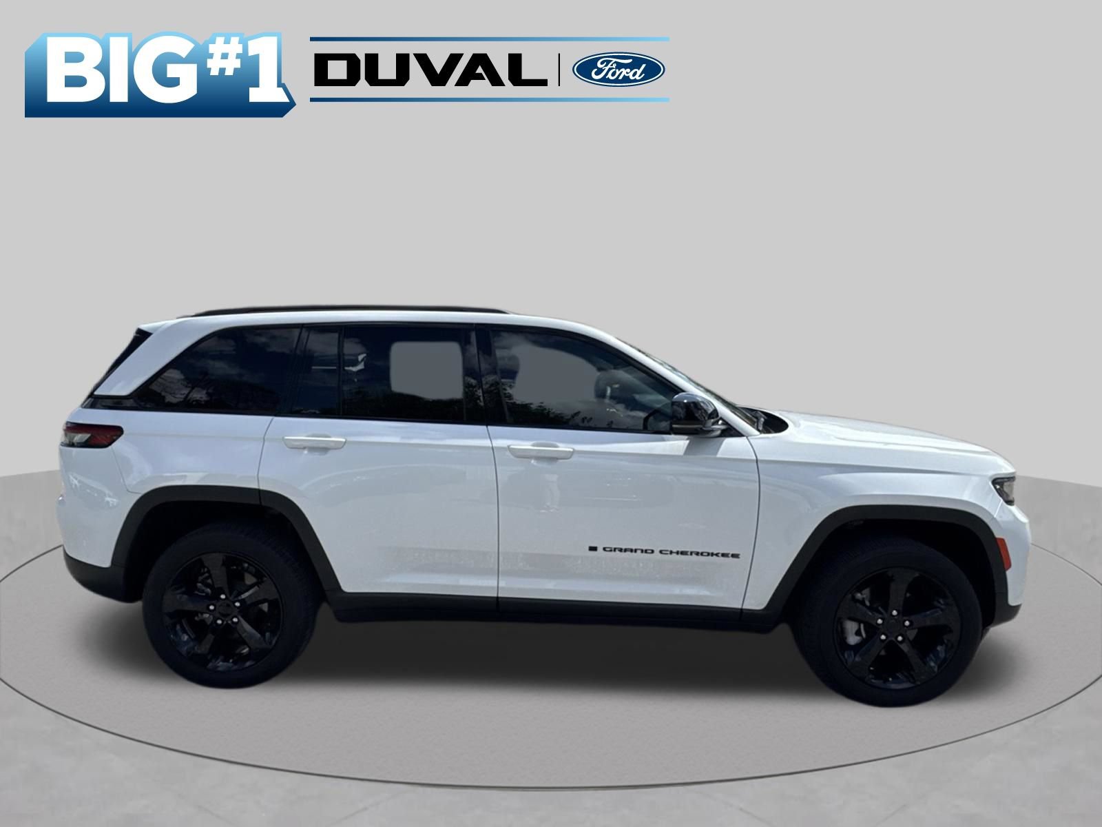 Used 2023 Jeep Grand Cherokee Limited w/ Black Appearance Package AWD/4WD image 2