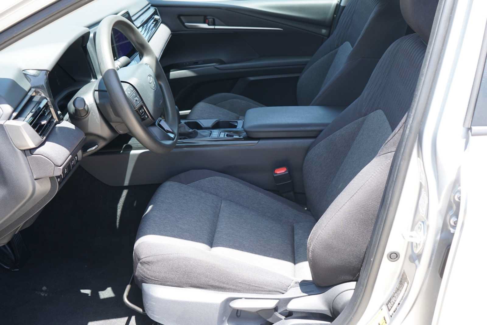 Used 2025 Toyota Camry LE FWD image 9