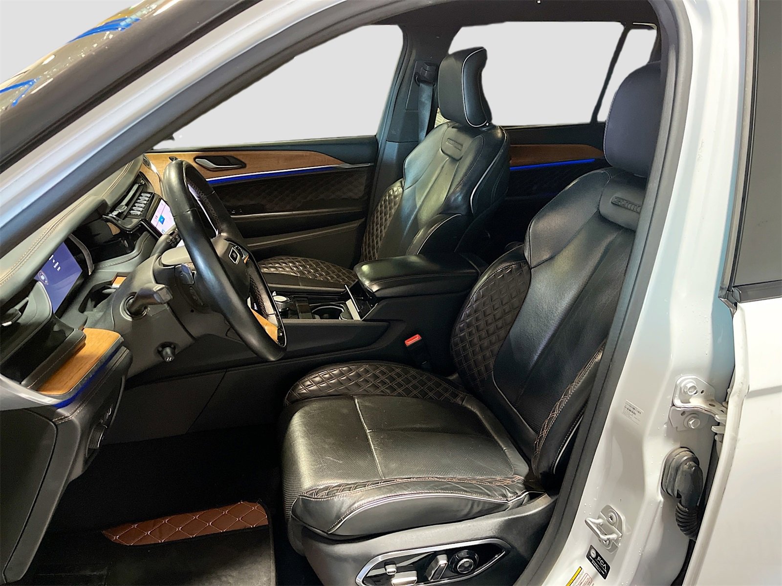 Used 2022 Jeep Grand Cherokee L Summit image 22