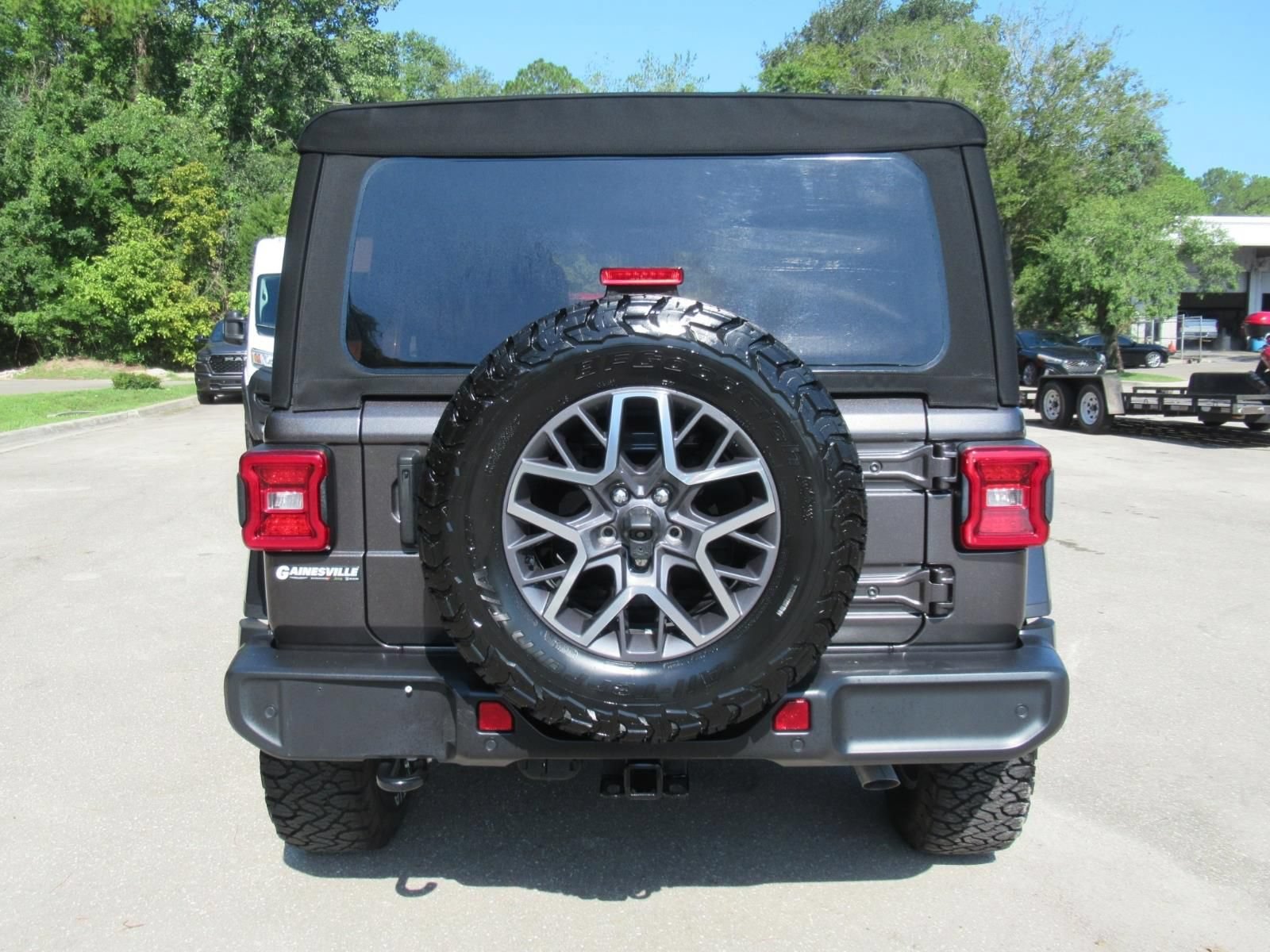 Certified 2024 Jeep Wrangler Unlimited Sahara w/ Safety Group AWD/4WD image 6