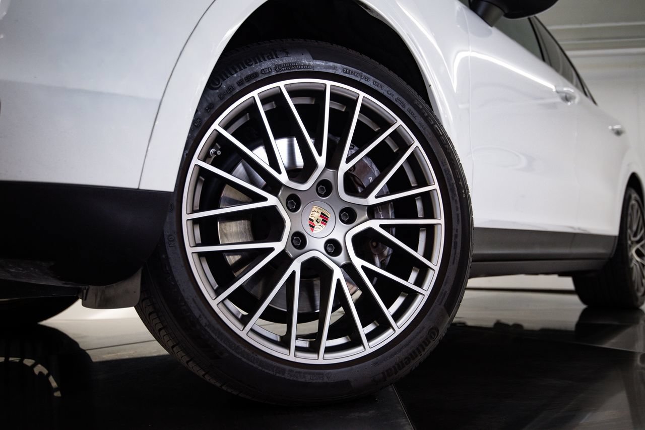 Certified 2023 Porsche Cayenne Platinum Edition AWD/4WD image 12