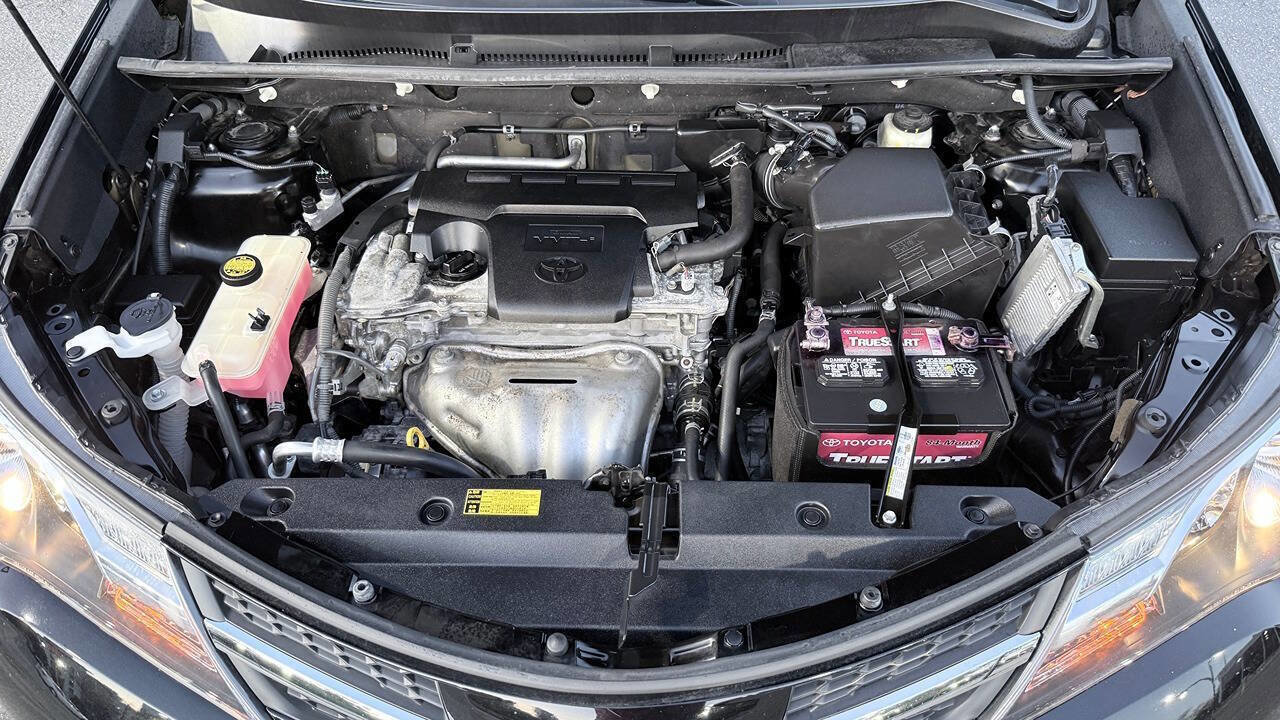 Used 2014 Toyota RAV4 XLE AWD/4WD image 5