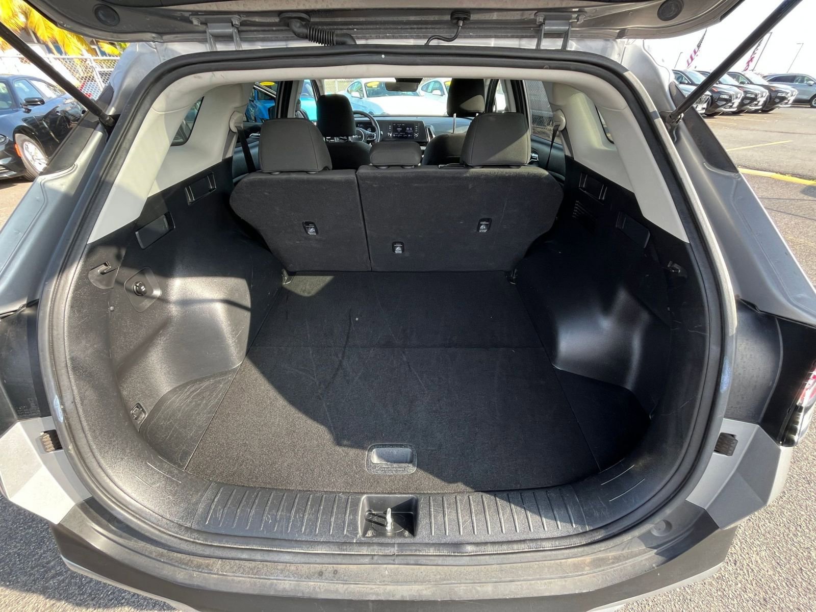 Used 2023 Kia Sportage LX image 32