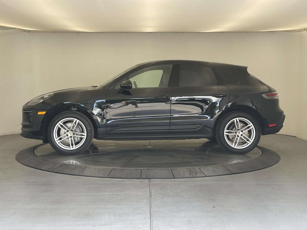 Certified 2023 Porsche Macan AWD/4WD image 2
