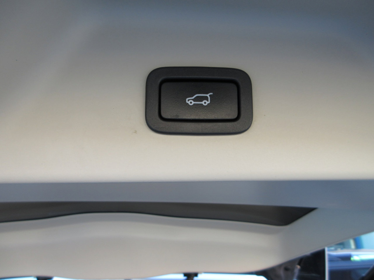 Used 2017 Land Rover Range Rover Supercharged image 36