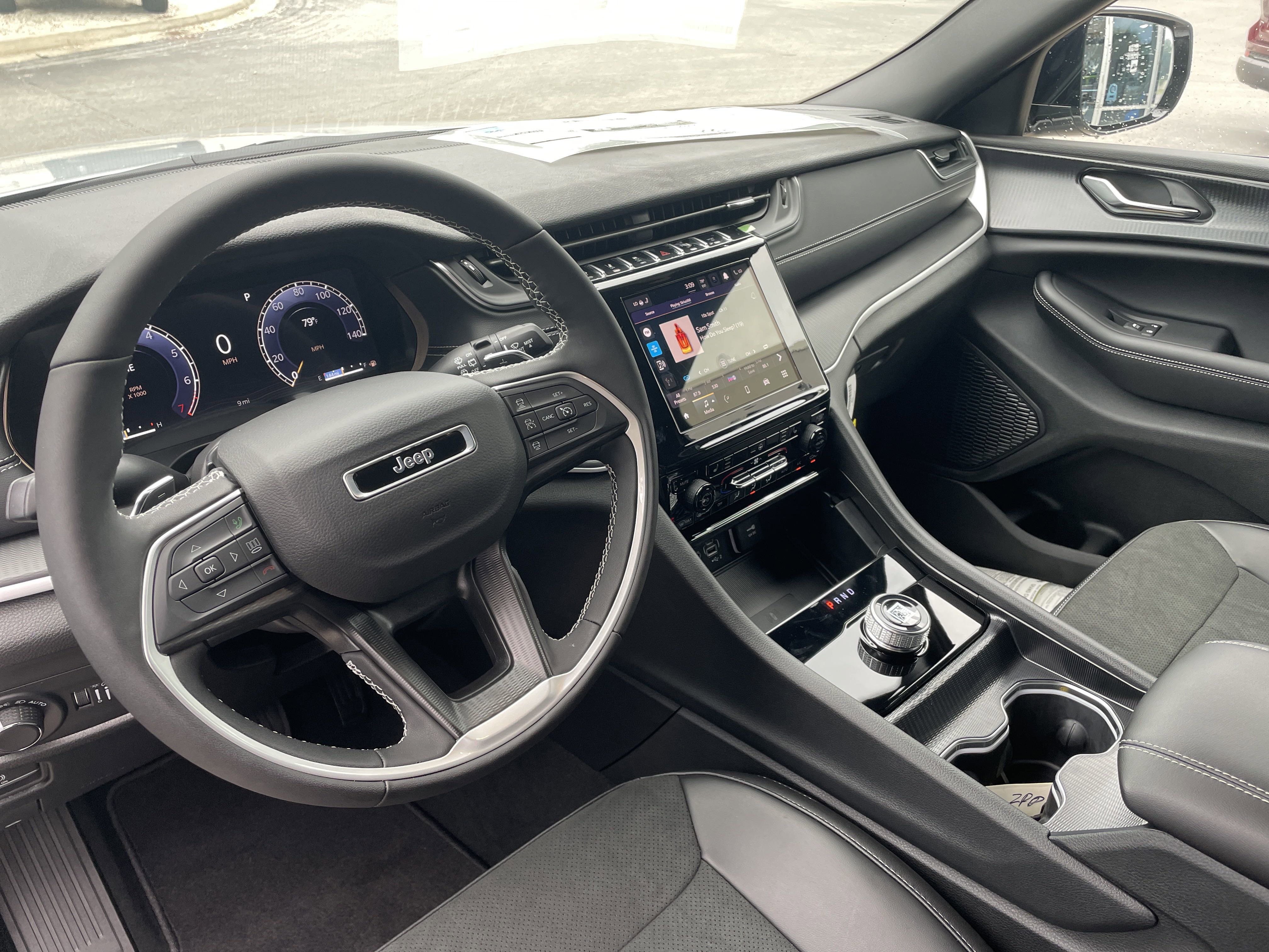 New 2025 Jeep Grand Cherokee Altitude image 15