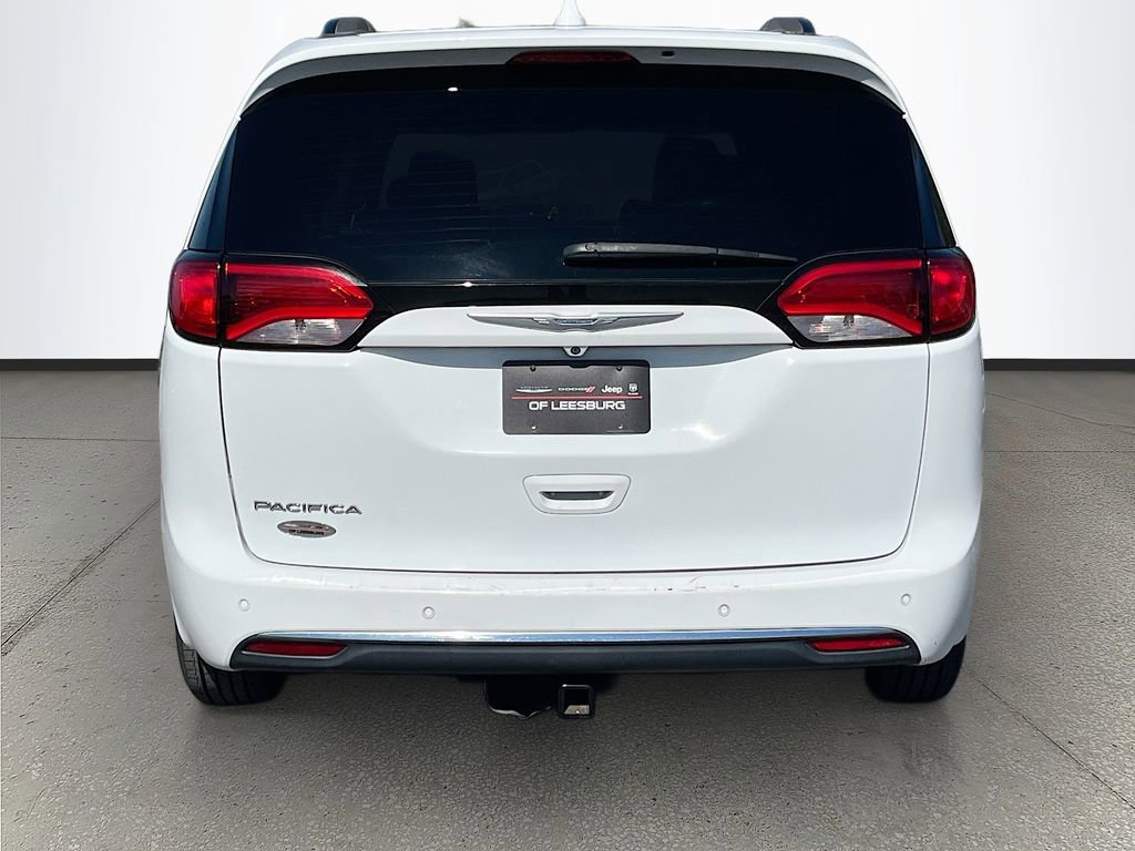 Used 2017 Chrysler Pacifica Touring-L image 6