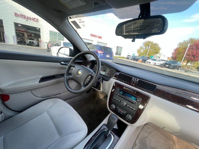 Used 2015 Chevrolet Impala LT FWD image 6