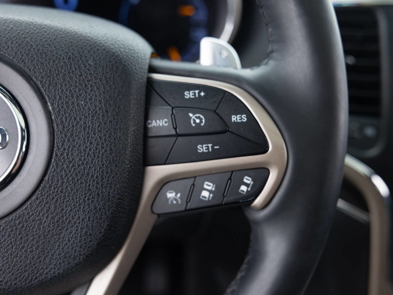 Used 2014 Jeep Grand Cherokee Overland w/ Advanced Technology Group AWD/4WD image 40