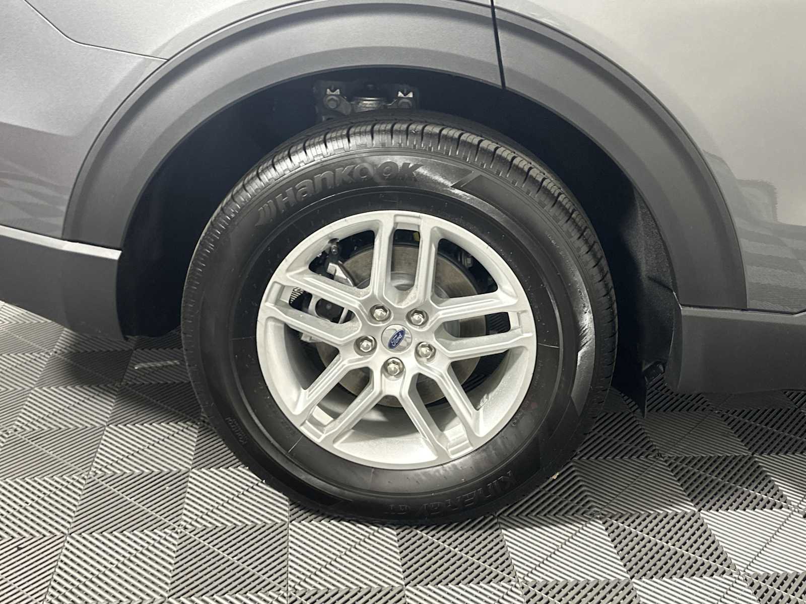 Used 2025 Ford Explorer Active w/ Active Comfort Package RWD image 21