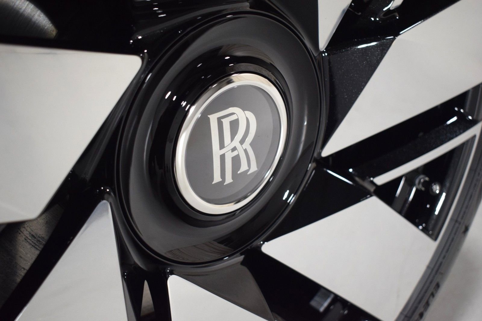 New 2026 Rolls-Royce Cullinan image 19