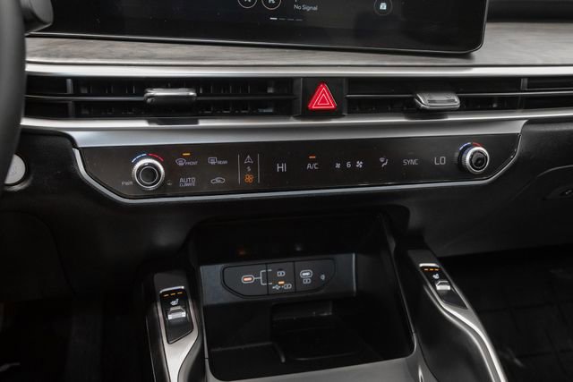 Certified 2025 Kia Sorento X-Line EX image 18