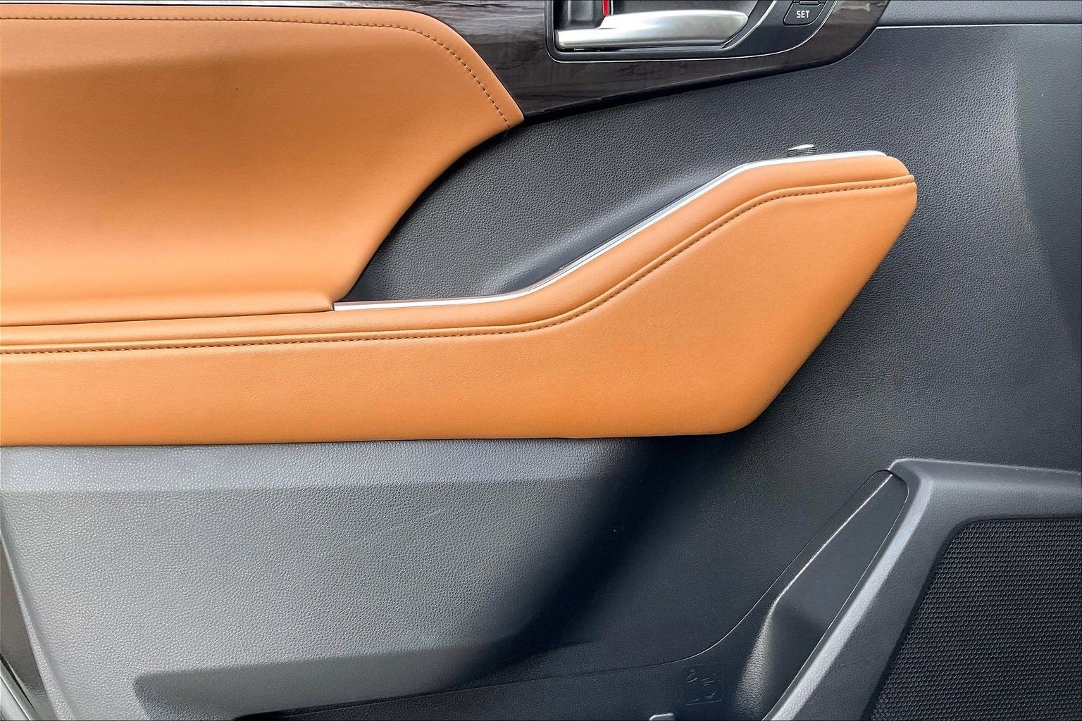 Used 2023 Toyota Highlander Platinum image 16