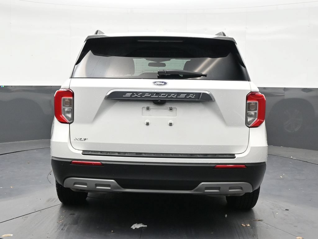 Used 2023 Ford Explorer XLT w/ Equipment Group 202A RWD image 4