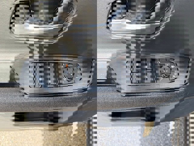 New 2025 Nissan Kicks SV image 11