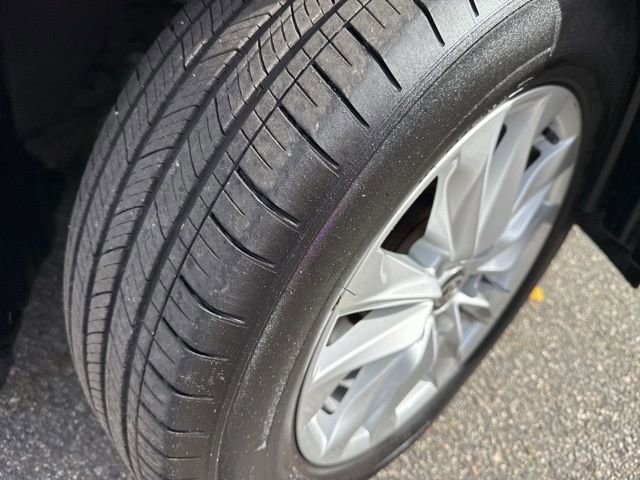 Used 2023 Toyota Corolla Cross LE image 8