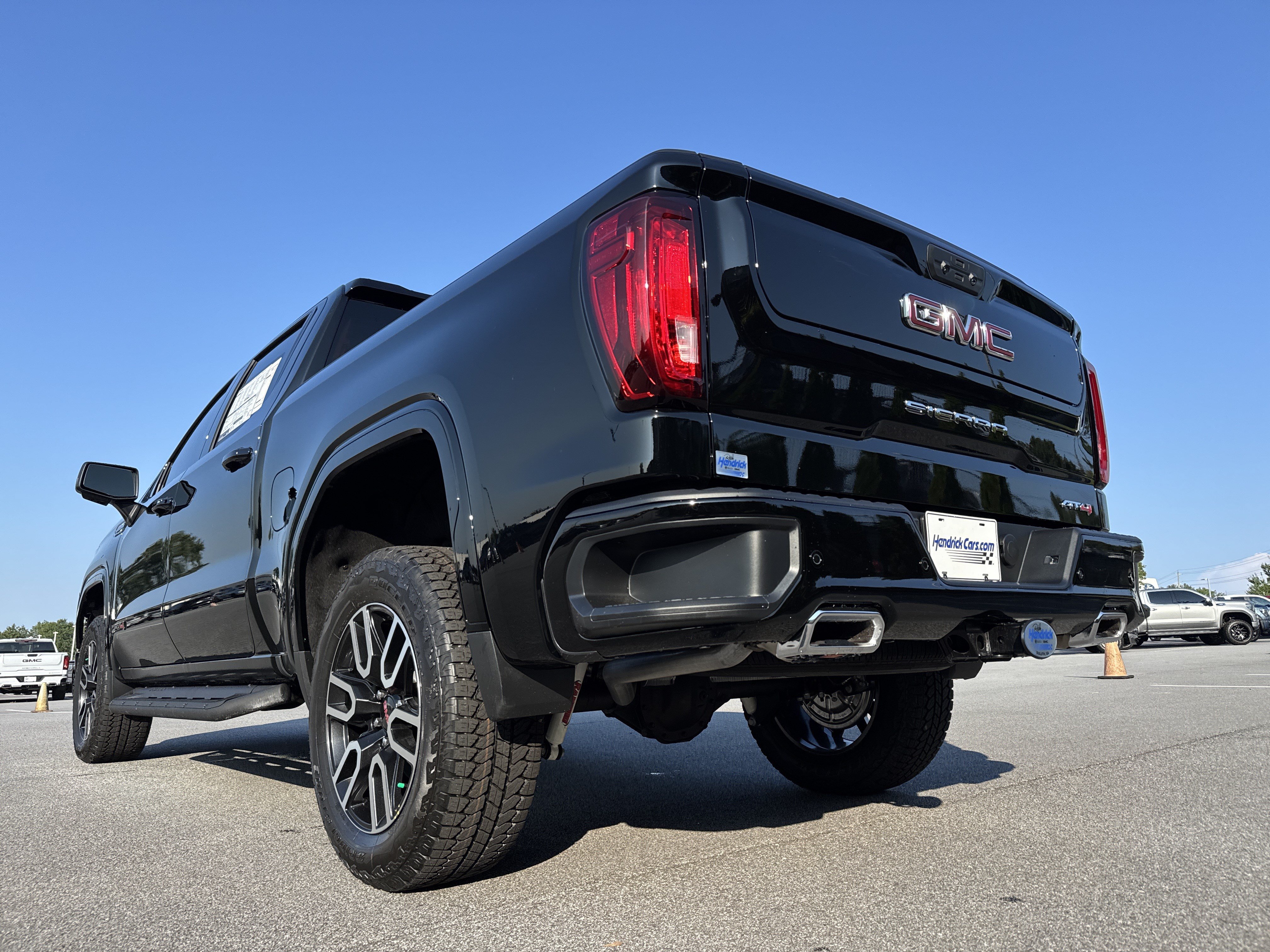 New 2026 GMC Sierra 1500 AT4 w/ AT4 Premium Package AWD/4WD image 8