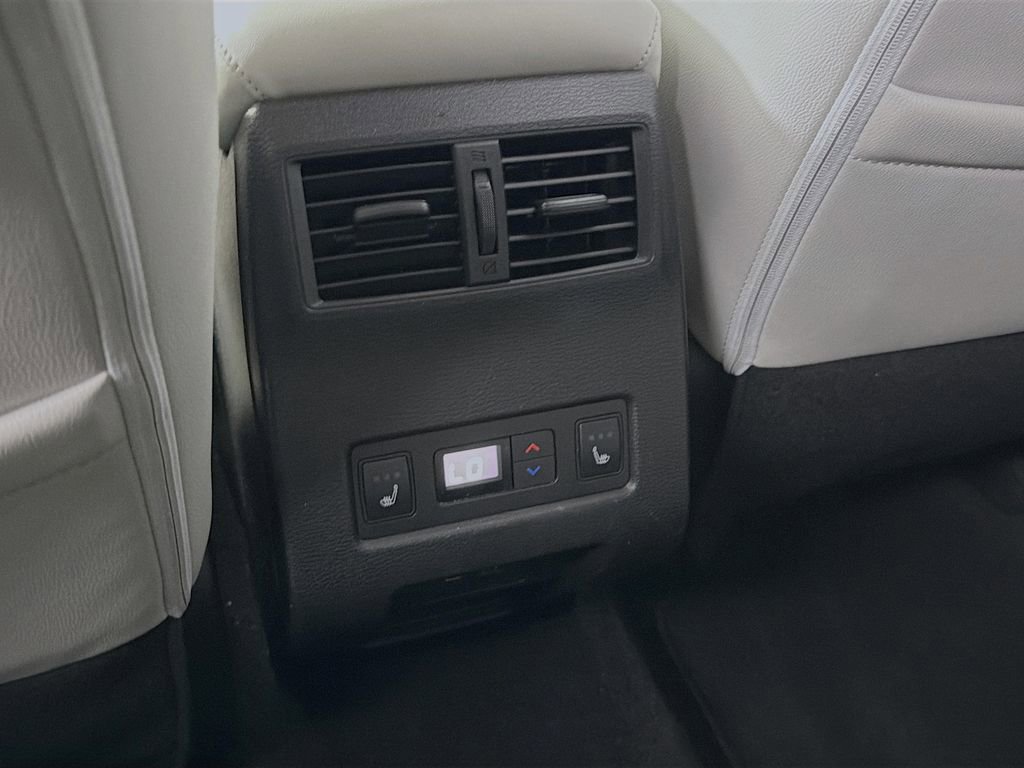 Used 2024 Mitsubishi Outlander SEL image 27