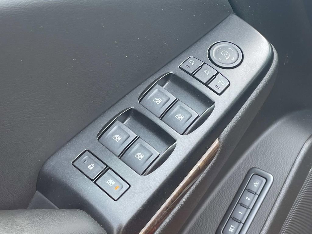 Used 2017 Chevrolet Suburban LT image 19