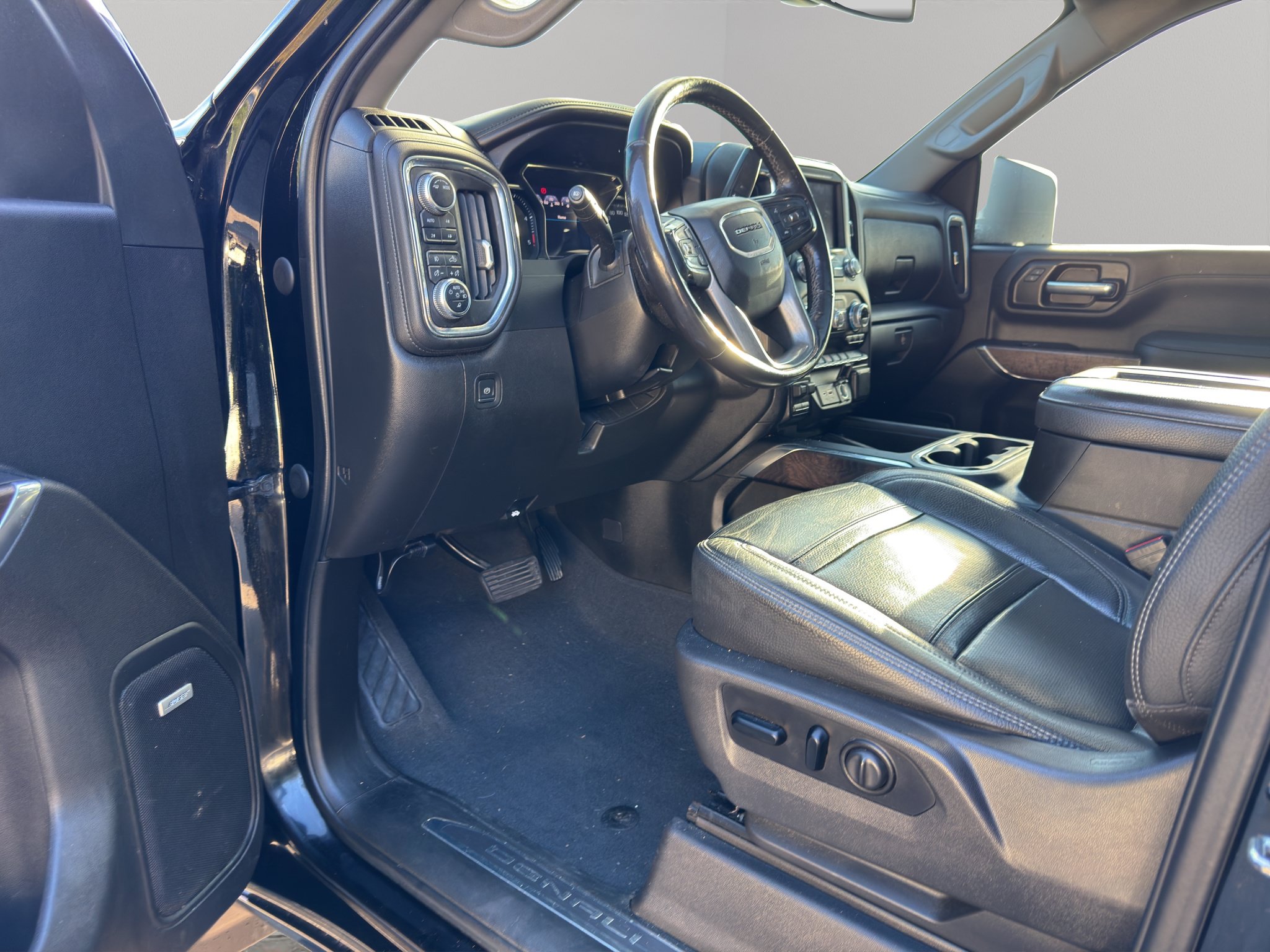 Used 2022 GMC Sierra 2500 Denali AWD/4WD image 4