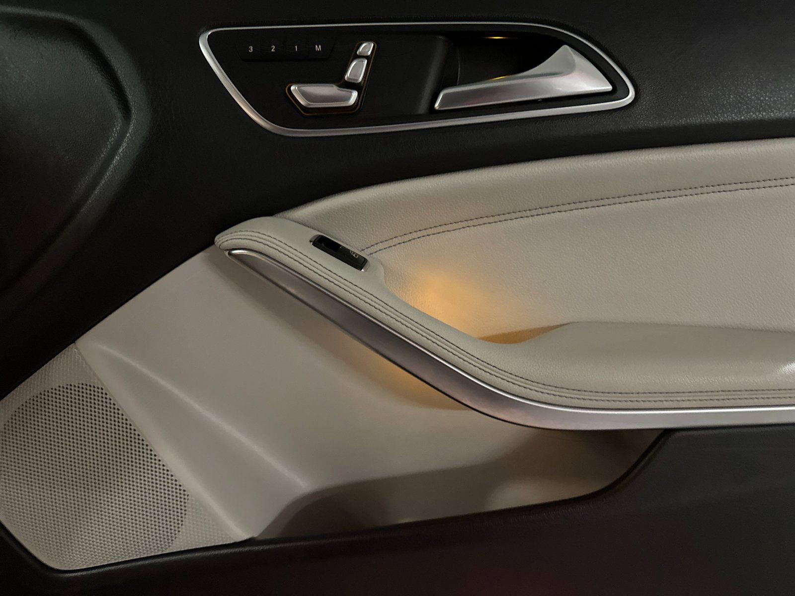 Used 2019 Mercedes-Benz GLA 250 4MATIC w/ Premium Package image 22