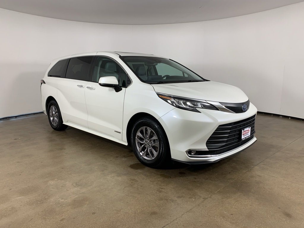 Used 2021 Toyota Sienna XLE image 5