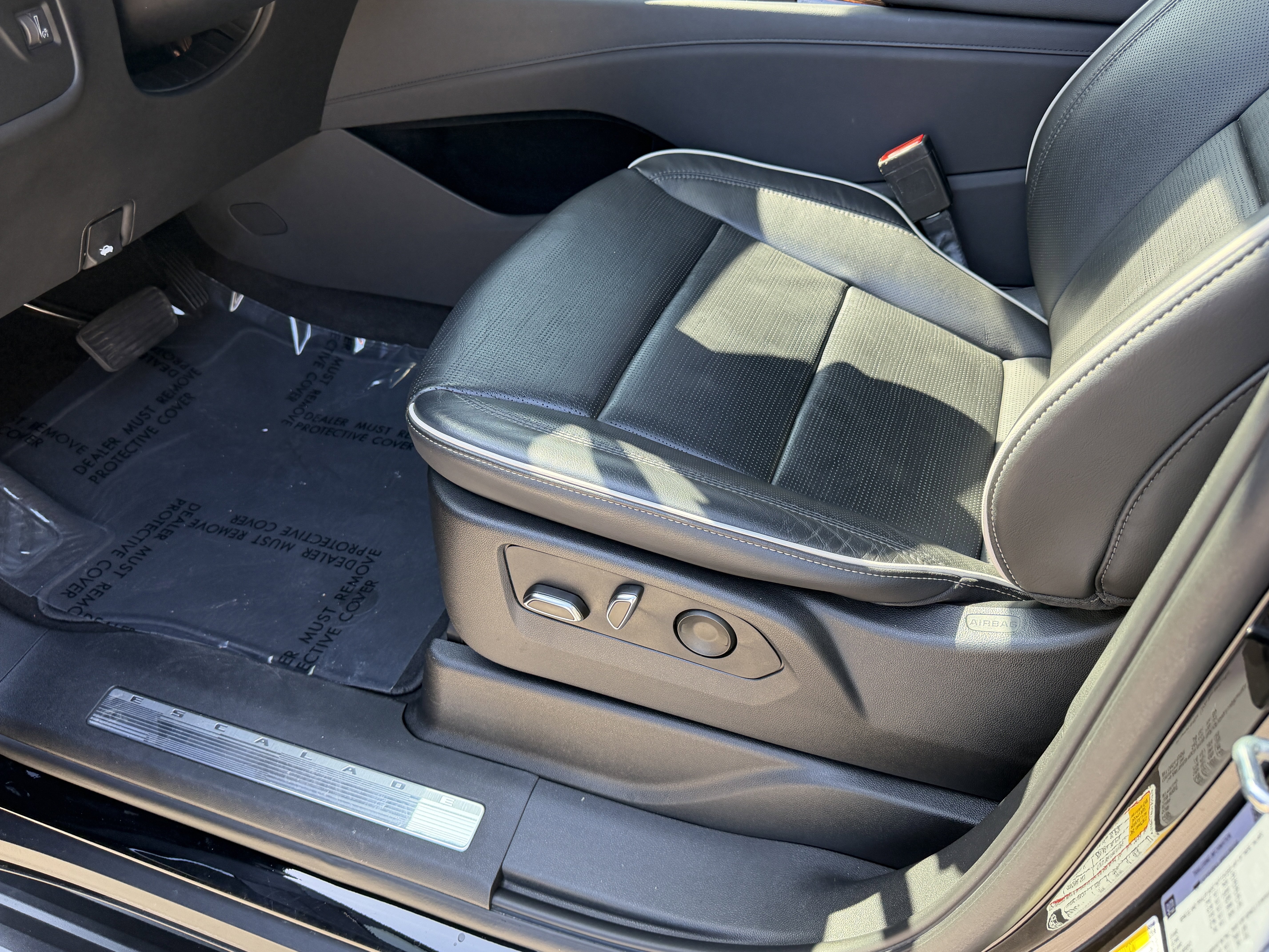 Used 2023 Cadillac Escalade Premium Luxury image 13