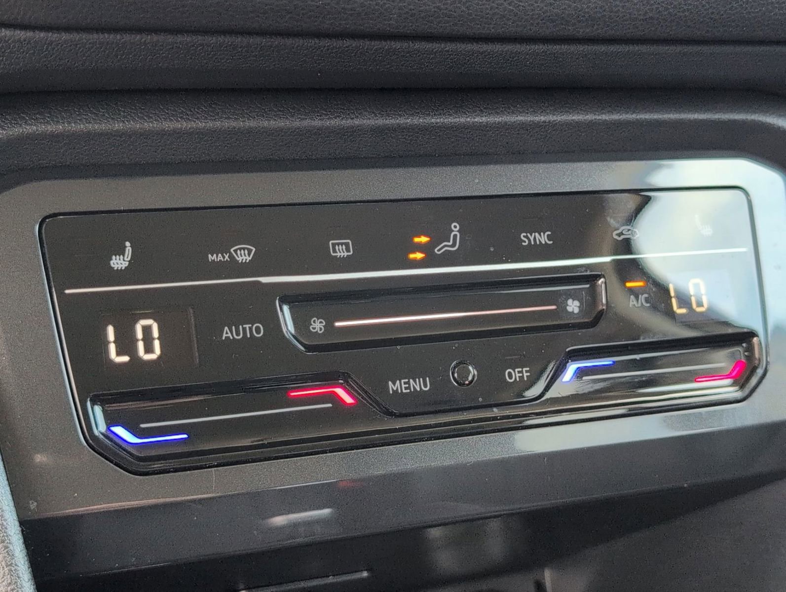 Used 2024 Volkswagen Tiguan Wolfsburg Edition image 20