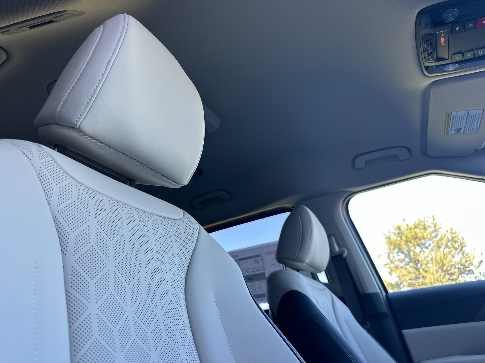 New 2026 Kia Carnival EX FWD image 18