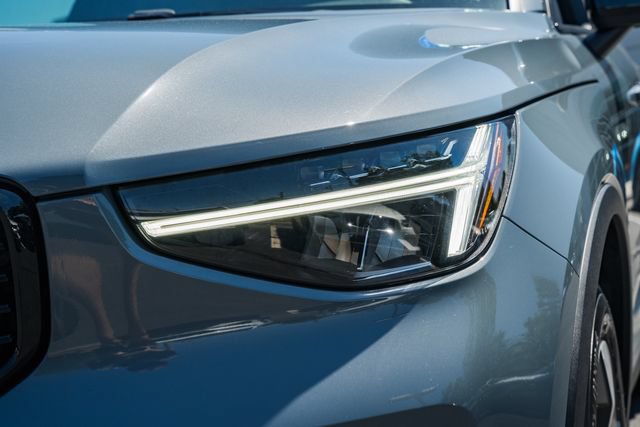 Certified 2023 Volvo XC40 B5 Plus w/ Climate Package AWD/4WD image 13