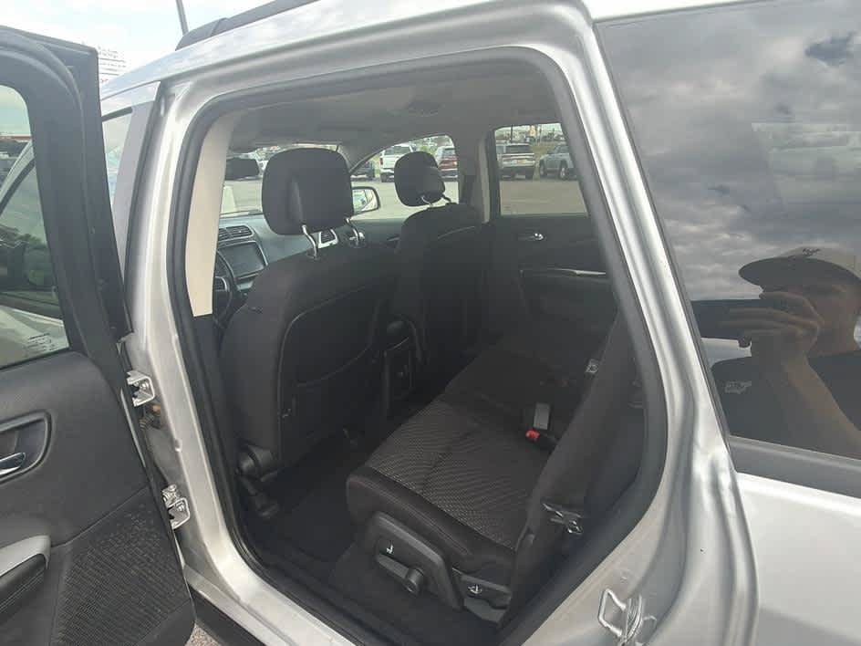 Used 2014 Dodge Journey SXT w/ Flexible Seating Group FWD image 19
