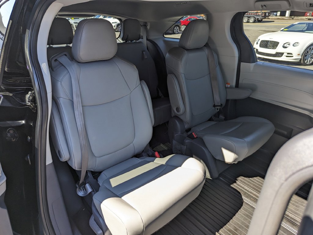 Used 2021 Toyota Sienna XLE AWD/4WD image 35
