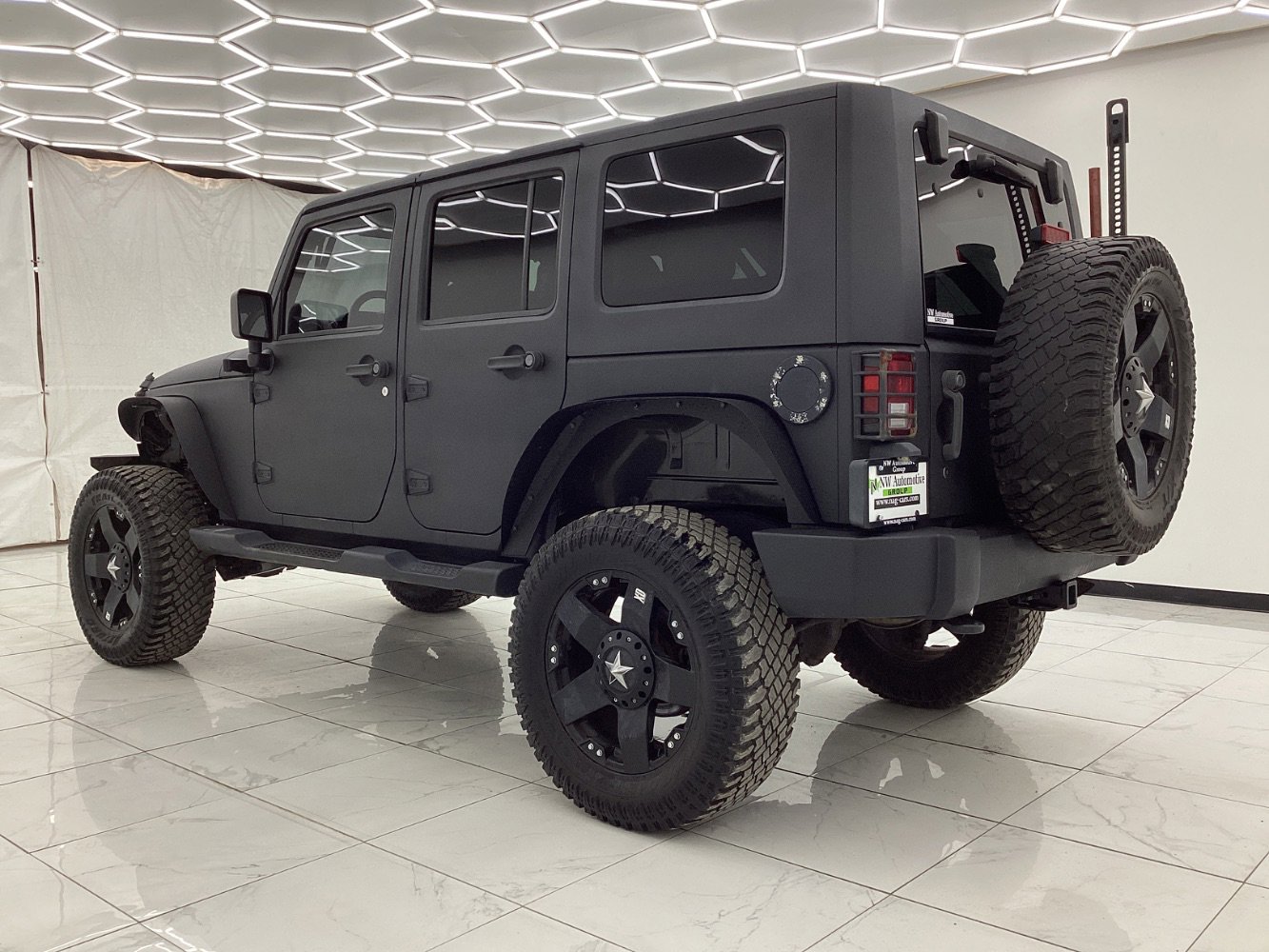 Used 2009 Jeep Wrangler Unlimited Sahara w/ Dual Top Group image 12