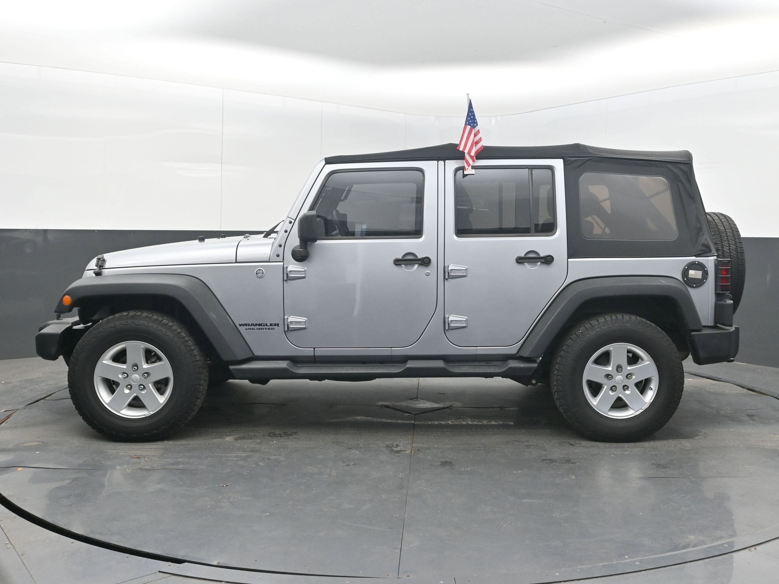 Used 2014 Jeep Wrangler Unlimited Sport w/ Max Tow Package AWD/4WD image 5