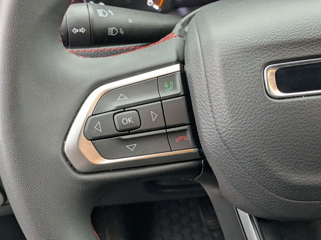 Used 2025 Jeep Compass Trailhawk image 17