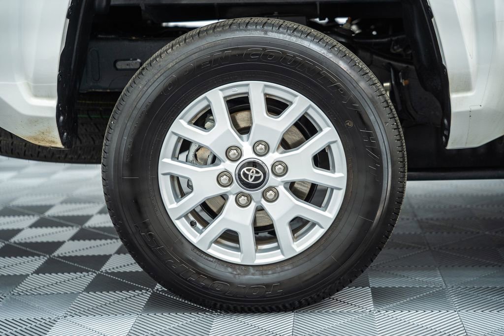 Certified 2025 Toyota Tacoma SR5 image 18