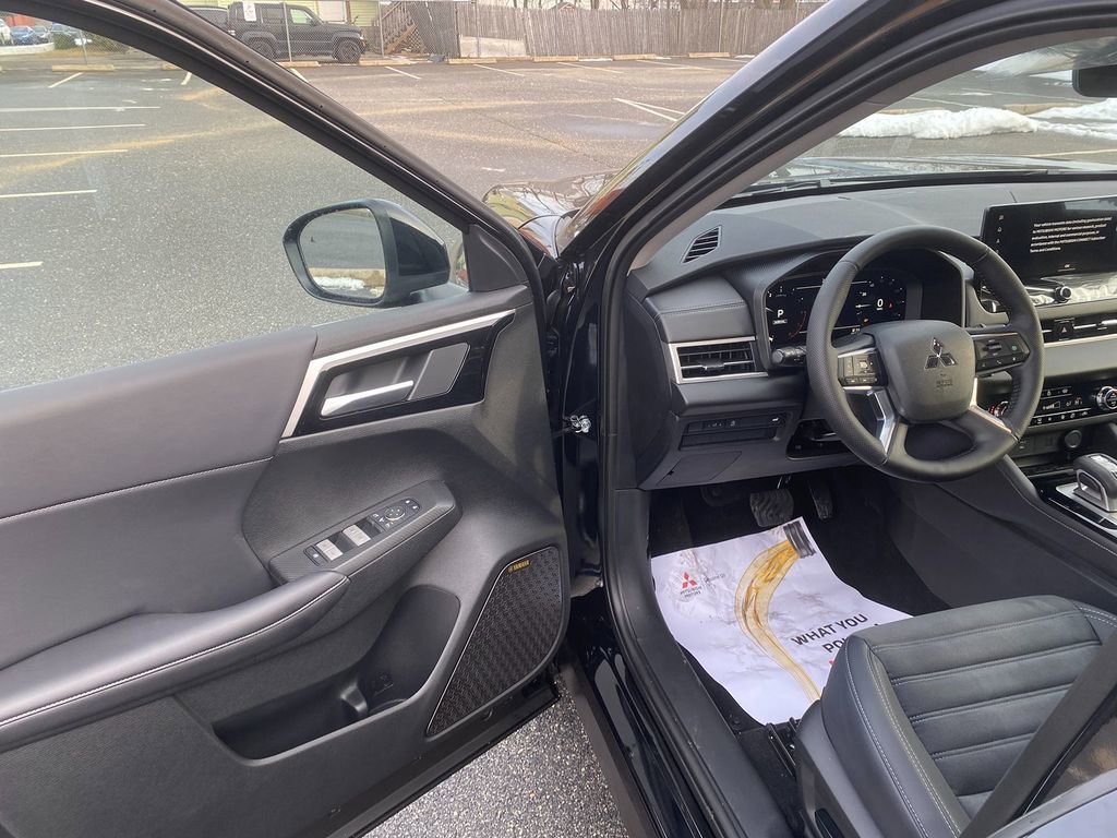 New 2026 Mitsubishi Outlander SE image 10